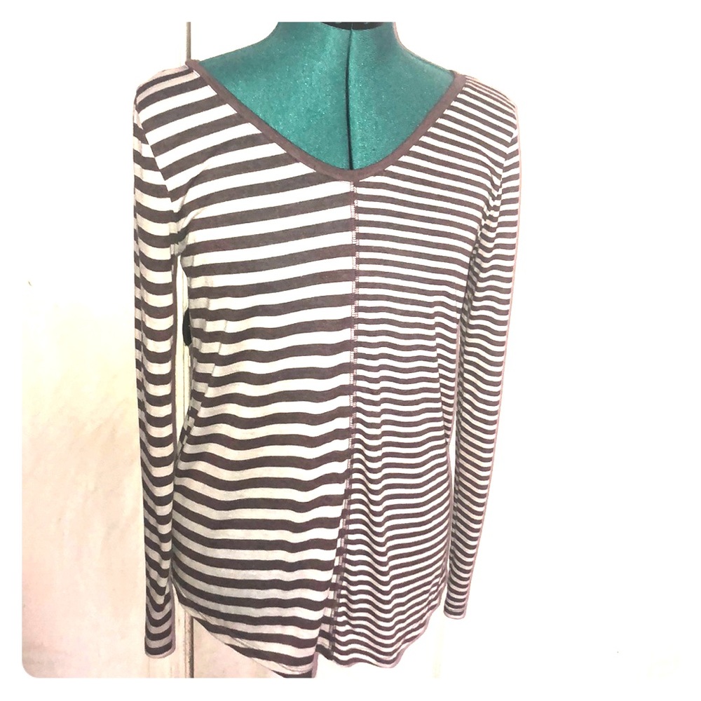 Stem contrast stripe vneck long sleeve t shirt